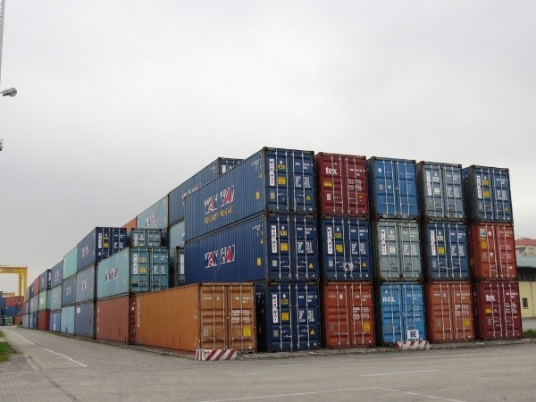 Ùn ứ 5.400 container vô chủ - 1 Ùn ứ 5.400 container vô chủ