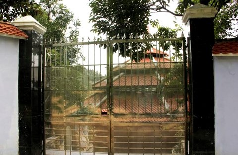 Cổng vào khu biệt phủ của đại gia vàng nơi rừng cấm giống cung vua phủ chúa ngày xưa