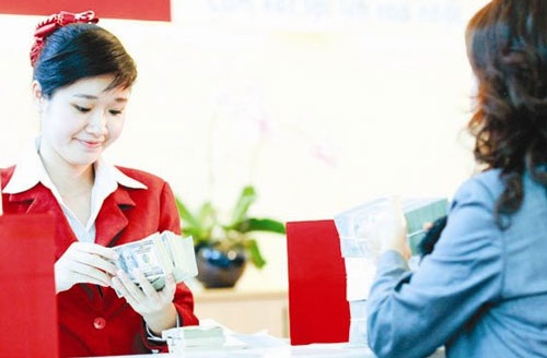 Nhiều người có tiền vẫn chủ trương nắm tiền mặt chờ thời.