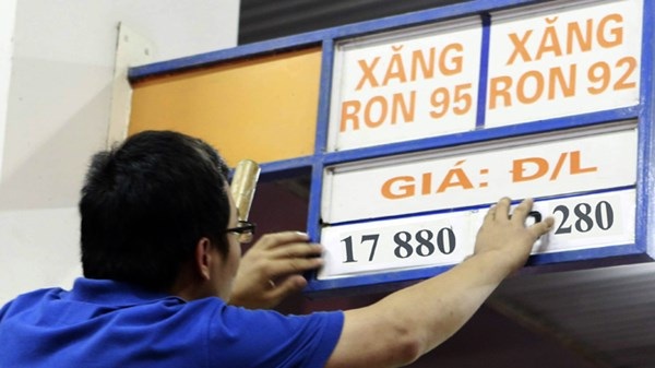 Điện, xăng cùng tăng giá: Lo giá cả leo thang - 2 Điện, xăng cùng tăng giá: Lo giá cả leo thang