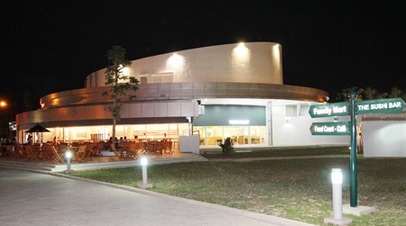 Khu ẩm thực và mua sắm hikari ban đêm