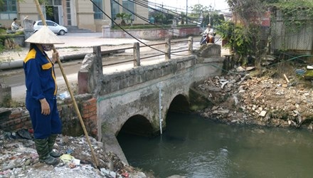 Những khu đô thị bốc mùi ở Hà Nội: Chủ đầu tư “ăn xổi” - 1 Hệ thống thoát nước thải của Khu đô thị Mỹ Đình- Mễ Trì. Ảnh: Như Ý.