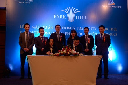 Đất Xanh miền Bắc độc quyền phân phối tòa căn hộ đẳng cấp Park 3 - Vinhomes Times City - Park Hill - 1 Hình ảnh Lễ ký kết hợp đồng