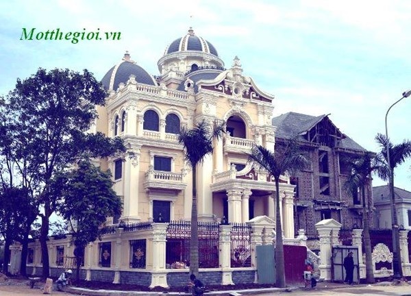 Lâu đài kiến trúc Pháp cổ gần 100 tỉ của đại gia đất Cảng - 10 Biệt thự được xây theo kiến trúc cổ của Pháp, hoàn thành năm 2012