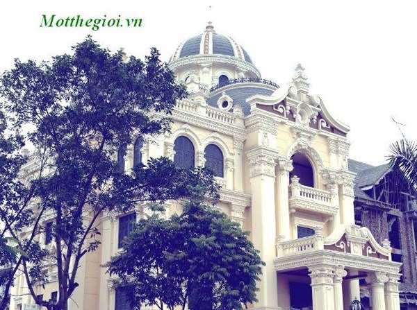 Lâu đài kiến trúc Pháp cổ gần 100 tỉ của đại gia đất Cảng - 2 Điểm nhấn là hệ thống mái vòm và mái dốc trên cao