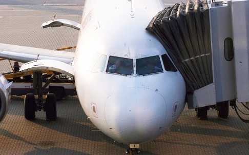 Chuyến bay KA902 của hãng Dragonair chậm trễ 2 tiếng 40 phút so với lịch trình. Ảnh: SCMP