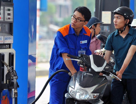 Từ 1/5, tăng thuế bảo vệ môi trường đối với xăng lên 3.000 đồng/lít - 1 Từ 1/5, tăng thuế bảo vệ môi trường đối với xăng lên 3.000 đồng/lít.