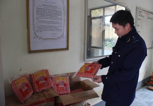 Cao Bằng: Bắt giữ 400 kg xúc xích Trung Quốc nhập lậu - 1 Cao Bằng: Bắt giữ 400 kg xúc xích Trung Quốc nhập lậu