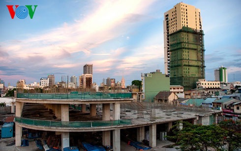 Vì sao vốn FDI vào Đà Nẵng liên tục sụt giảm? - 3 Dự án Golden Square của Công ty CP địa ốc Đông Á ngưng triển khai nhiều năm nay.