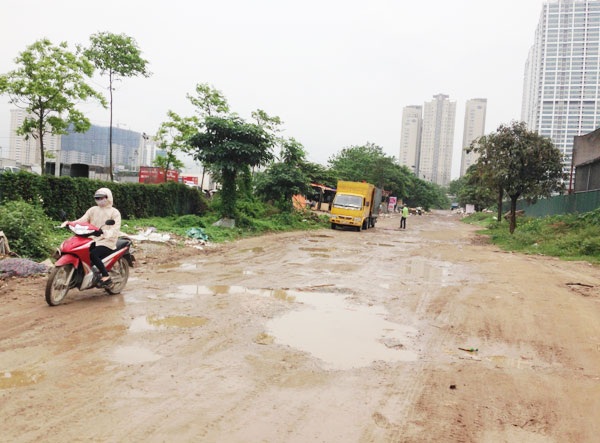 Đất vàng ám ảnh: Dự án dở dang, hai sếp lớn đi tù - 11 Đường lầy lội bên cạnh dự án