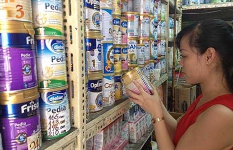 Giảm giá sữa: Khó! - 1 Nhiều sản phẩm mới tung ra thị trường với công thức mới, giá mới. Ảnh: Tú Uyên