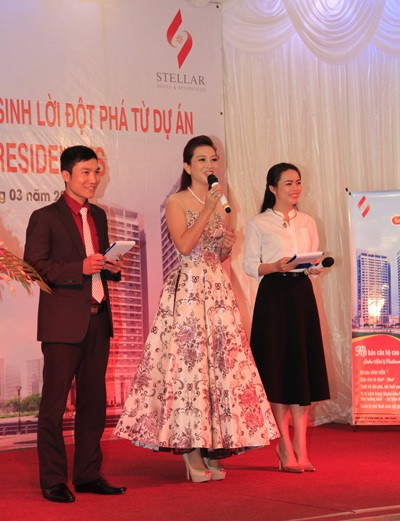 Bắt gặp Á hậu quý bà thế giới Nguyễn Thu Hương đi mua căn hộ tại Nha Trang. - 3 Bắt gặp Á hậu quý bà thế giới Nguyễn Thu Hương đi mua căn hộ tại Nha Trang.