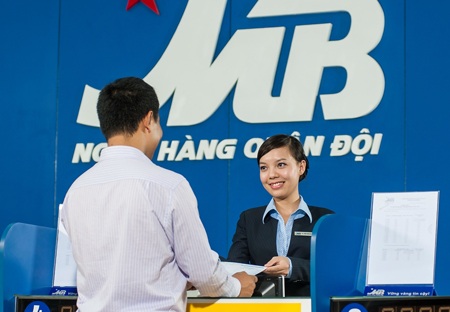 Nắm giữ cổ phiếu ngân hàng nào sinh lời tốt nhất hiện nay? - 1 Đọc những thông tin kinh tế - tài chính mới nhất trên
