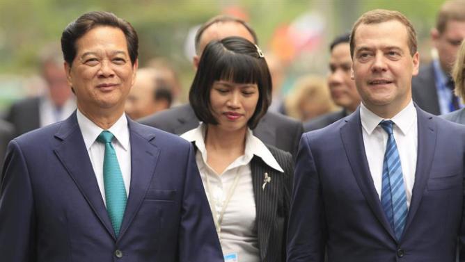 Nga cung cấp máy bay cho Việt Nam - 1 Thủ tướng Nguyễn Tấn Dũng và Thủ tướng LB Nga Dmitri Medvedev. Ảnh: Kham/Reuters