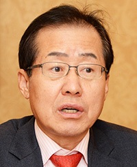 Tiết lộ của cựu Chủ tịch Keangnam gây rúng động Hàn Quốc - 3 Tỉnh trưởng tỉnh Nam Gyeongsang Hong Joo-pyo