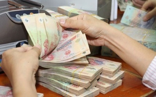 Giao dịch viên cướp tiền từ cửa ngân hàng - 1 Giao dịch viên cướp tiền từ cửa ngân hàng