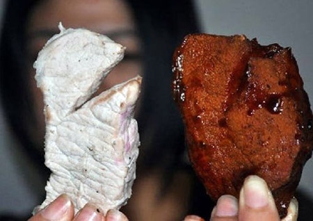 Tiểu thương ở chợ cũng bó tay với thịt bò giả.