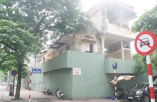 Dự án trên diện tích đất vàng ba mặt tiền trên Hàng Bài, Lý Thường Kiệt cũng đã quây tôn rất lâu