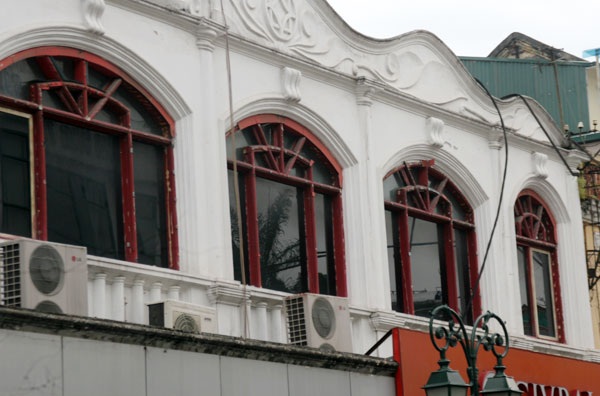 Ngôi nhà này đã xuống cấp rất nhiều