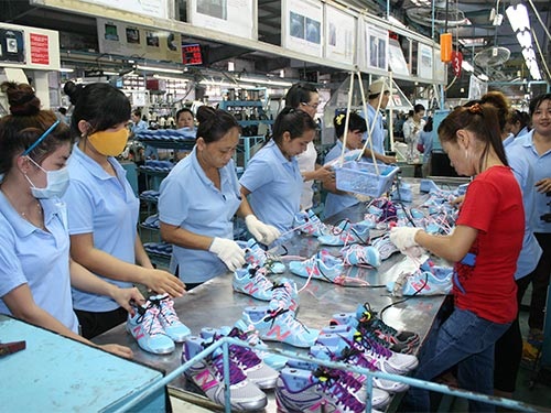 Thận trọng với “công xưởng thế giới” - 1 Thận trọng với “công xưởng thế giới”