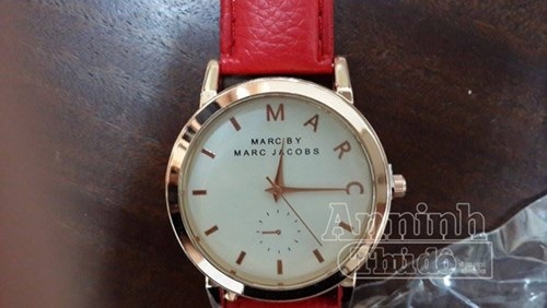 Hà Nội: Thu giữ 10.000 chiếc đồng hồ giả các thương hiệu - 4 ...và Mar jacobs có dấu hiệu hàng giả