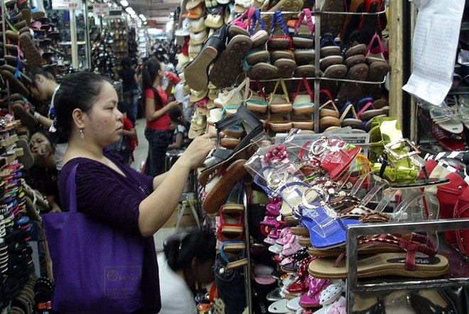 Hàng Nhật đắt gấp 3 vẫn mua: Đừng vội chê sính ngoại? - 1 Có đắt người tiêu dùng vẫn chọn hàng ngoại vì chất lượng tốt