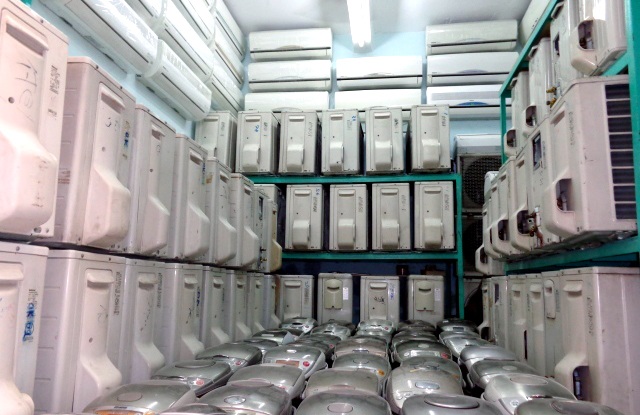 Hàng Nhật đắt gấp 3 vẫn mua: Đừng vội chê sính ngoại? - 2 Hàng điện lạnh nhập ngoại về đầy kho (ảnh minh họa)