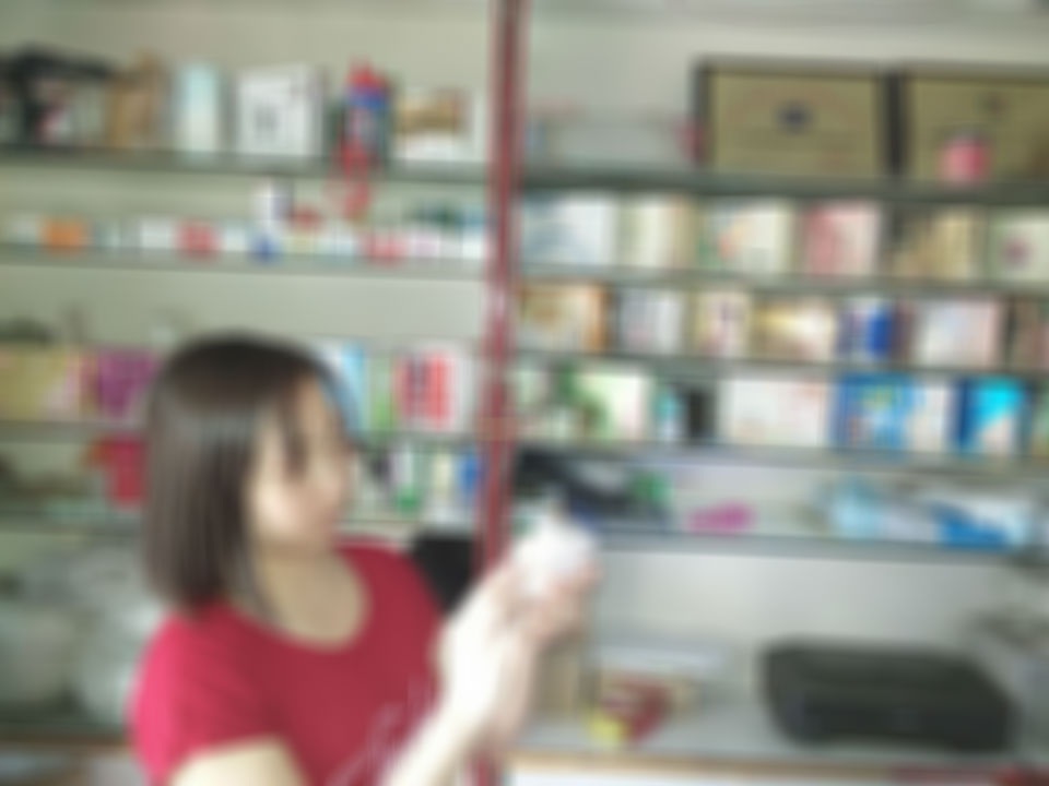 Kinh hãi công nghệ kiếm tiền tỉ từ… sản xuất mỹ phẩm dởm - 1 S đang tiếp thị về khả năng làm trắng siêu tốc do ông chủ Phàm pha chế.