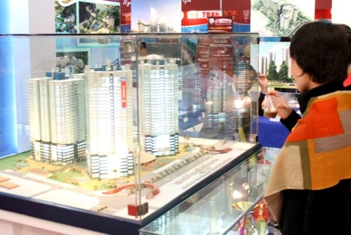 Sàn BĐS ồ ạt đóng cửa, cò đất tay bo tung hoành - 1 Không ít sàn BĐS thời gian qua hoạt động mang tính hình thức