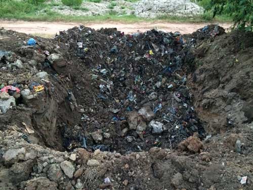 Toàn bộ số hàng đã bị đào lên và vận chuyển đi nơi khác (Ảnh: báo Bắc Giang)