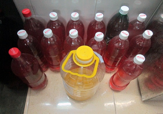 Sản phẩm dung dịch rửa chén và lau nhà hoàn thành sau 75 ngày chế biến.