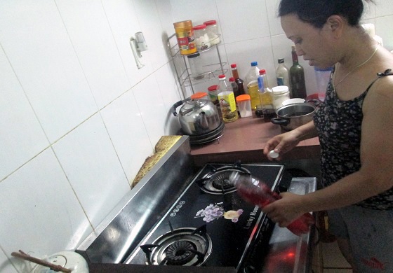 Các chế phẩm do chị Hồng tạo ra có thể rửa chén, lau nhà và các vật dụng sinh hoạt trong gia đình.