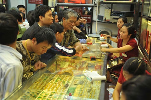 Vàng cất két sắt bốc hơi trăm tỷ: Đại gia phát hoảng