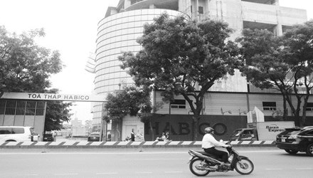 Bỏ hoang cao ốc: Chủ đầu tư sẽ bị đánh thuế? - 1 Bỏ hoang cao ốc: Chủ đầu tư sẽ bị đánh thuế?