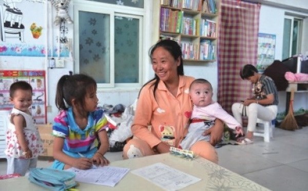 Triệu phú Trung Quốc lâm vào nợ nần vì nhận nuôi 75 đứa trẻ - 1 Triệu phú Li Lijuan đang gặp khó khăn. (Nguồn: Weibo)