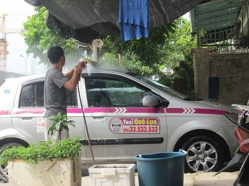 Biệt thự chục tỷ thành nơi nuôi gà, bán phở, rửa xe - 3 Tiệm rửa xe ô tô mọc lên và rất đắt hàng