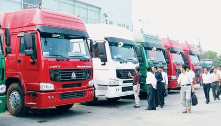 Xe tải trọng lớn Trung Quốc nhập vào Việt Nam trong 6 tháng
đầu năm cao bất thường. Ảnh: PV.