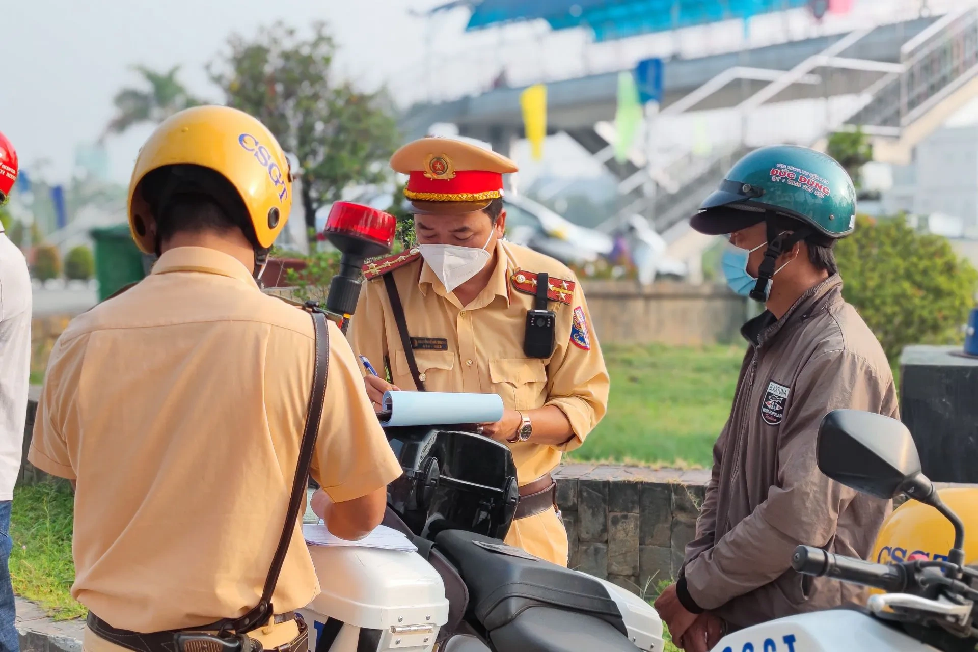 Dân Sinh - Bị tạm giữ bằng lái xe thì có được tham gia giao thông nữa  không? | Báo Dân Trí