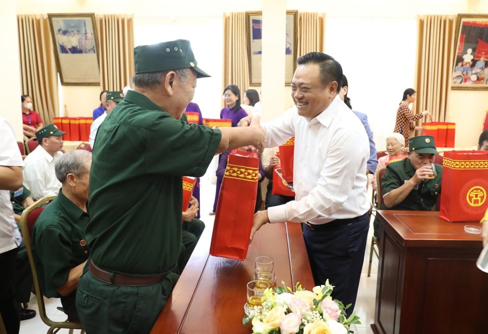 nguoi-co-cong-ha-noi.jpg nguoi-co-cong-ha-noi.jpg