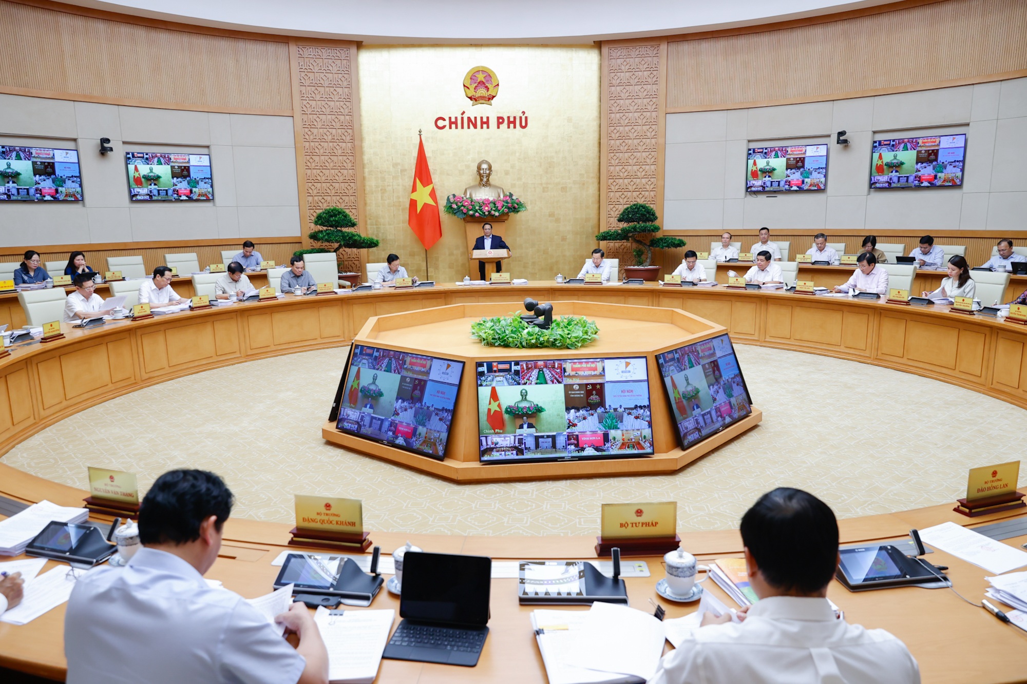 CP thang 6.jpg CP thang 6.jpg