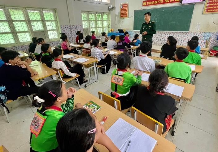tiet hoc bien cuong tai Don BP Ten Tan copy.jpg tiet hoc bien cuong tai Don BP Ten Tan copy.jpg