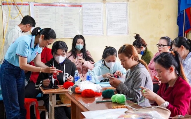 hoc nghe phu nu.jpg hoc nghe phu nu.jpg
