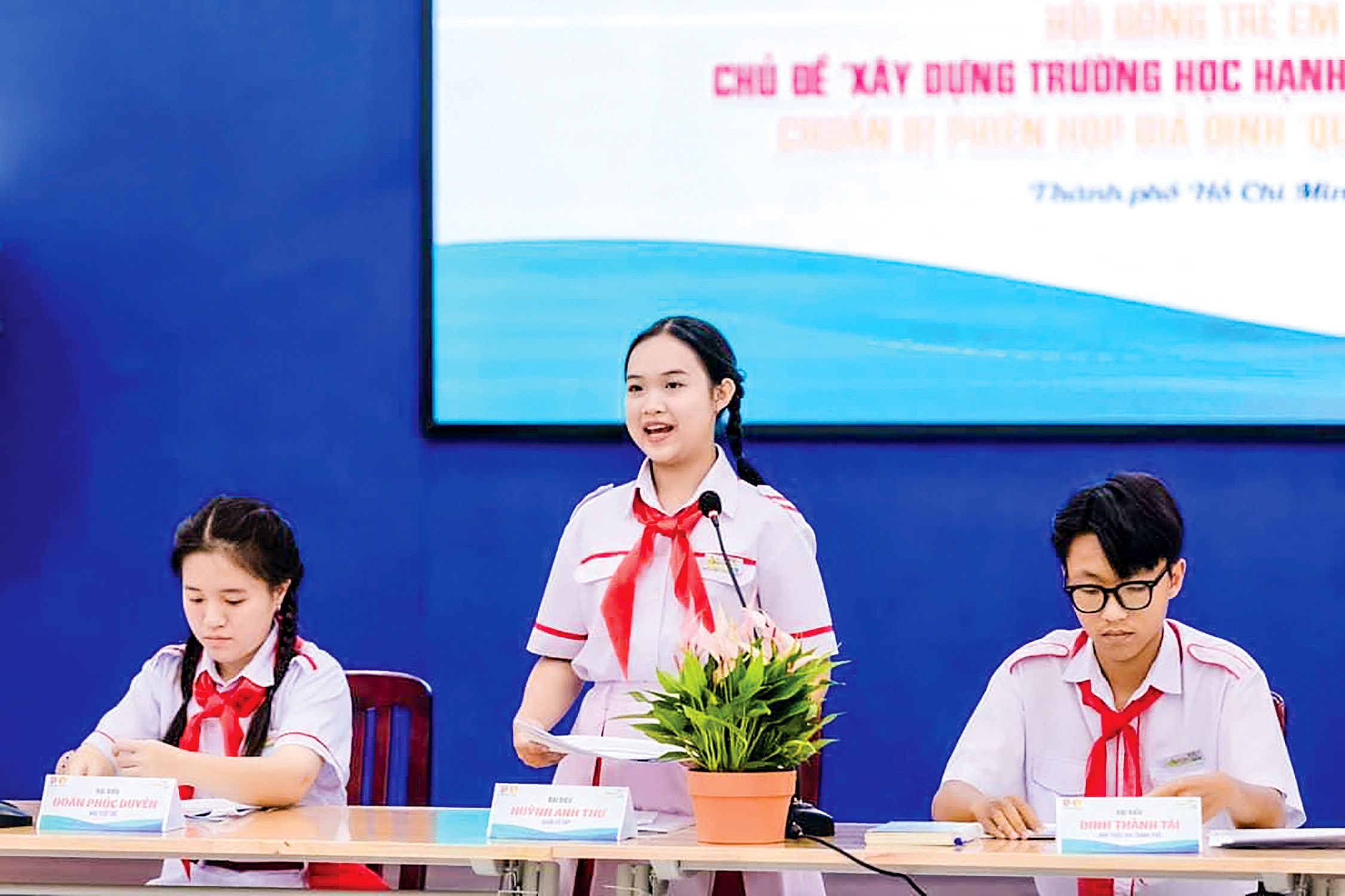 Dai bieu tre em TP HCM.jpg Dai bieu tre em TP HCM.jpg
