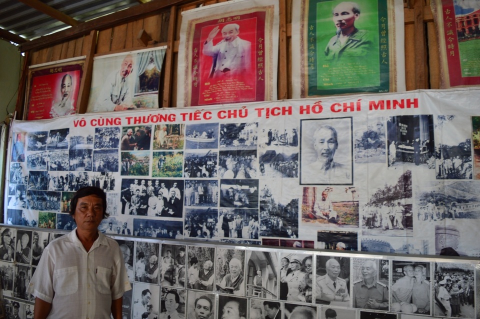 Ông Nhung đã dốc sức sưu tầm hàng ngàn tư liệu về Bác Hồ..jpeg Ông Nhung đã dốc sức sưu tầm hàng ngàn tư liệu về Bác Hồ..jpeg