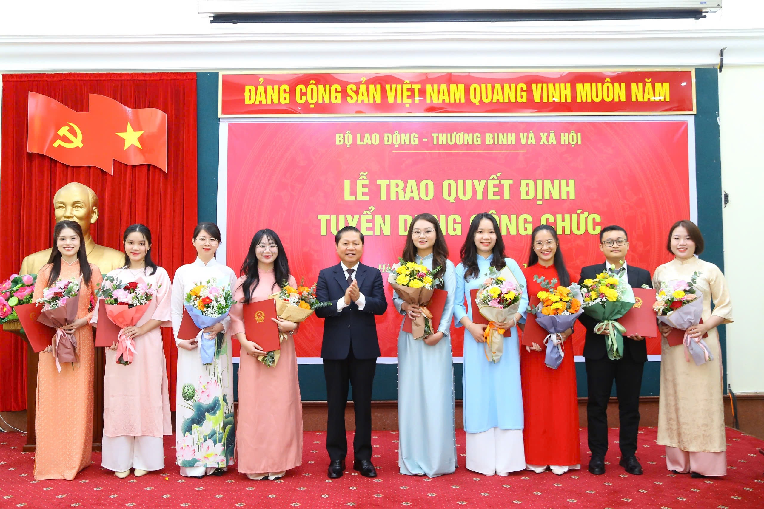 Bộ trưởng Đào Ngọc Dung dặn dò hai điều với công chức trẻ của Bộ LĐ-TB&XH - 3