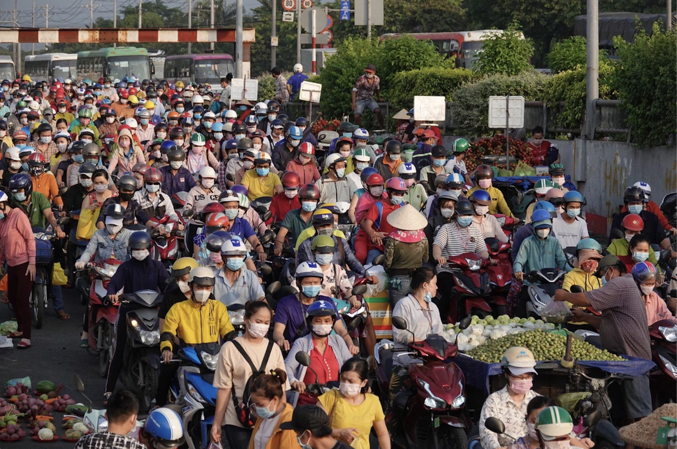 Ho Chi Minh-stadens invandrarbefolkning har minskat med mer än hälften: En signal som är både uppmuntrande och oroande - 1 TPHCM sụt giảm hơn một nửa dân nhập cư: Tín hiệu vừa đáng mừng vừa đáng lo - 1