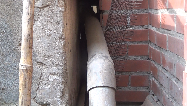 Số phận hàng chục người dân tại biển số nhà 146 Quán Thánh sẽ đi về đâu? - 5
Người dân tại biển số nhà 146 Quán Thánh hiện đang rất bức xúc vì suốt một thời gian dài tình trạng ô nhiễm vẫn không được giải quyết dù nguyên nhân tình trạng ứ đọng nước thải tại đây đã được chỉ rõ.