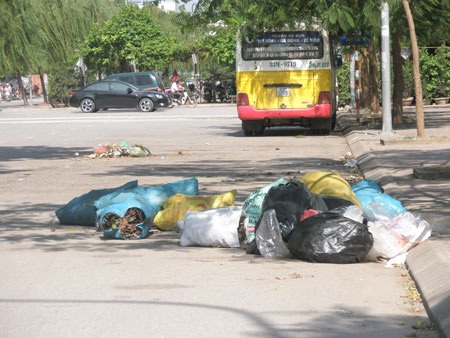 Bạn đọc phẫn nộ về vụ đuổi chém người như phim tại KĐT Văn Quán - 2 Bạn đọc phẫn nộ về vụ đuổi chém người như phim tại KĐT Văn Quán - 2