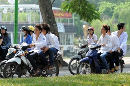 Thương con, chiều con thành ra… “sợ” con - 1 Thương con, chiều con thành ra… “sợ” con - 1