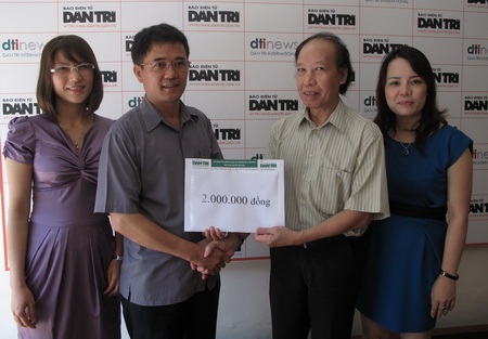 Nhiều bạn đọc ủng hộ “Một triệu cuốn vở đến với vùng sâu vùng xa” - 2 Nhiều bạn đọc ủng hộ “Một triệu cuốn vở đến với vùng sâu vùng xa” - 2
